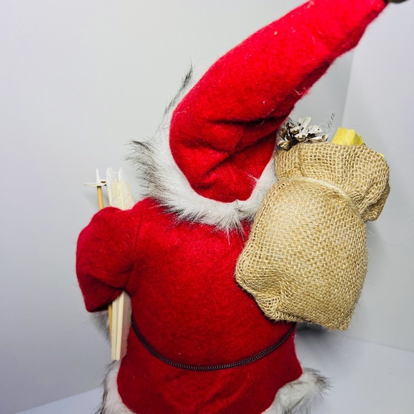 Hanna's Handiworks Santa Claus Figure Standing Holding Snow Skis 25" Red & Gray - Picture 13 of 16